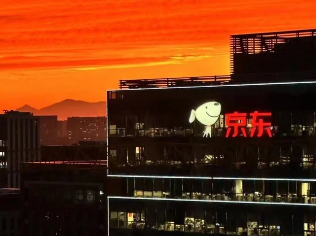 京东撤销品牌部：在效率与温度之间，营销正在寻找新的平衡点